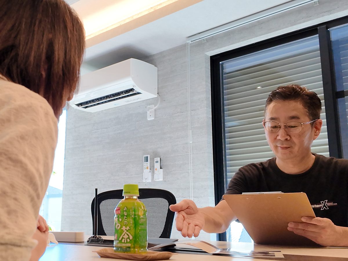 お客様と向き合い、愛車の使い方やご希望をうかがう
