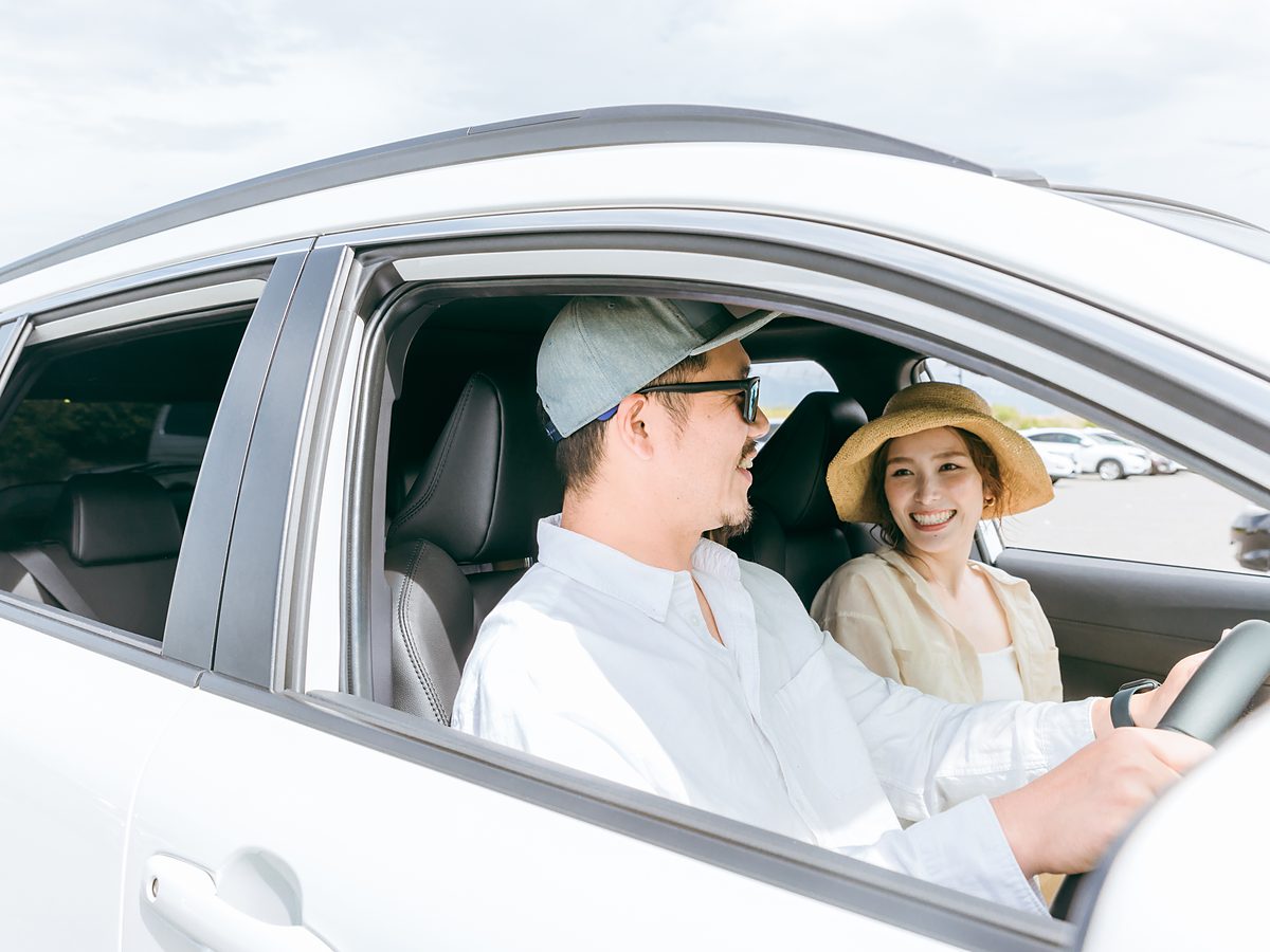 仕上がった愛車で出かけるご夫婦